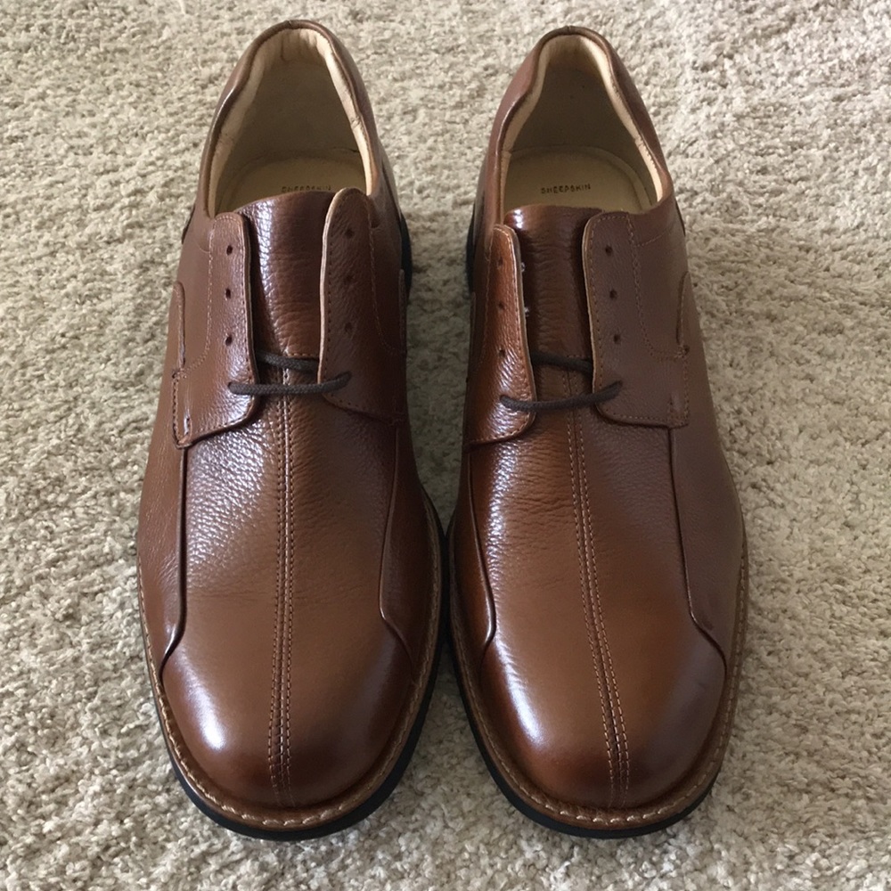 Brand New in box Johnston & Murphy size 11 shoe
